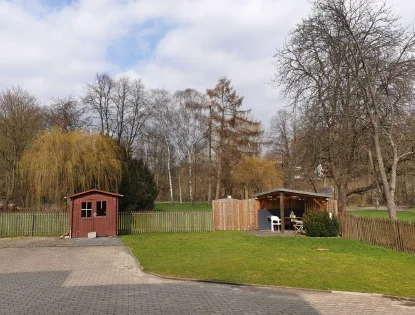Gemeinschaftsgarten mit Gartenhaus und überdachtem Grillplatz